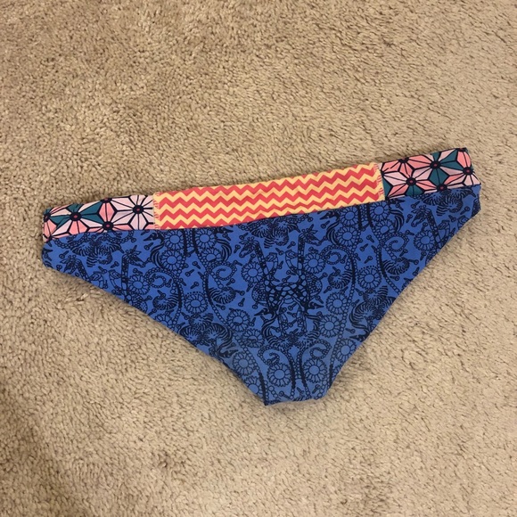 Double sided bikini bottoms - Picture 4 of 4